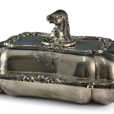 James Fray Irish Sterling Silver Covered Entrée Dish With Porcupine's-Head Finial