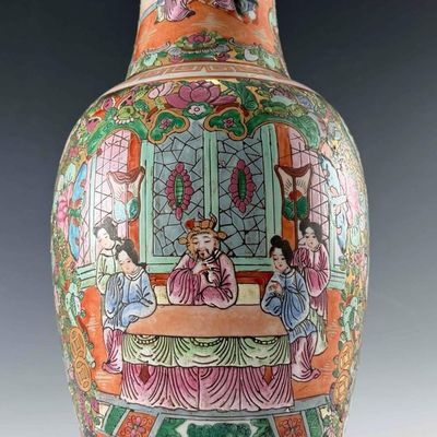 Chinese Rose Medallion Porcelain Vase