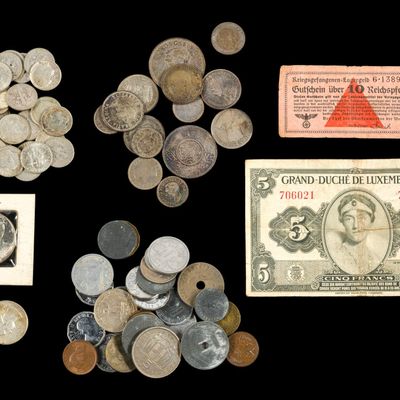 Sale Photo Thumbnail #340: Mixed US And World Coins Including Silver