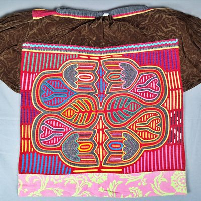 Sale Photo Thumbnail #25: Guna Mola Blouse Abstract Botanical