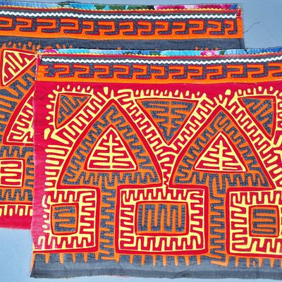 Sale Photo Thumbnail #95: Guna Mola Panel Pair of Triangular Compositions