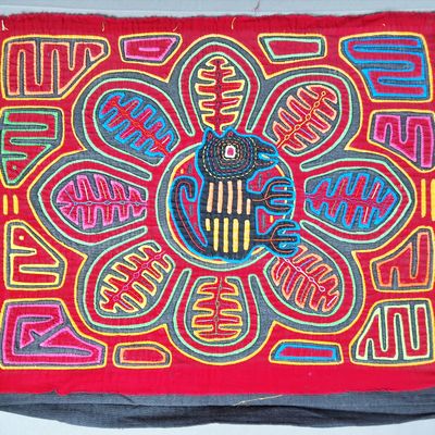 Sale Photo Thumbnail #38: Guna Mola Panel Central Animal Figure with Radiating Leaves