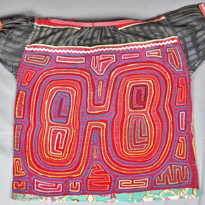 Sale Photo Thumbnail #27: Guna Mola Blouse Double Oval Labyrinthine Composition