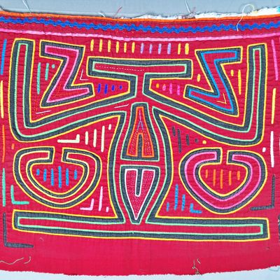 Sale Photo Thumbnail #86: Guna Mola Panel Geometric Motif