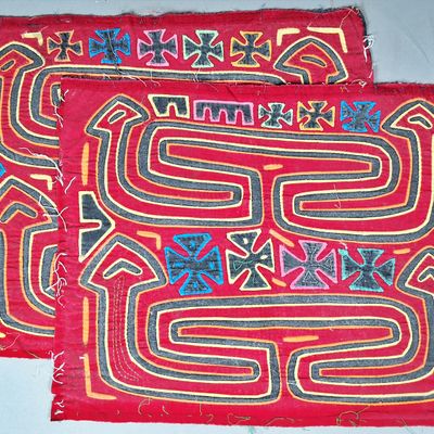 Sale Photo Thumbnail #202: Pair of Guna Mola Panels Geometric Meander