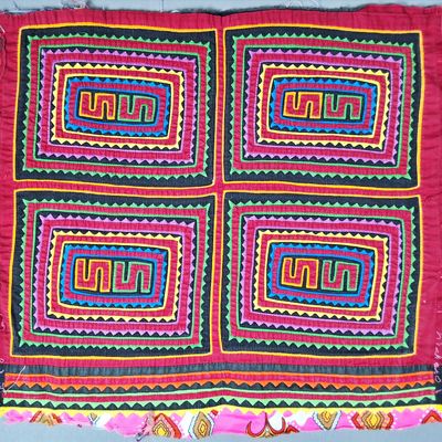 Sale Photo Thumbnail #181: Guna Mola Panel Four Concentric Rectangles