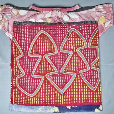 Sale Photo Thumbnail #34: Guna Mola Blouse Interlocking Arrow and Triangle Grid Composition