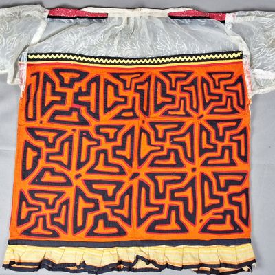 Sale Photo Thumbnail #28: Guna Mola Blouse Rotating Hooked Cross