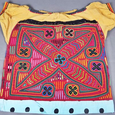 Sale Photo Thumbnail #26: Guna Mola Blouse X Form Composition