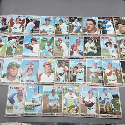 (33) 1970 Topps Baseball Cards - Varying Conditions