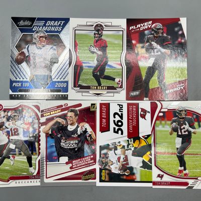 (7) Tom Brady Football Cards