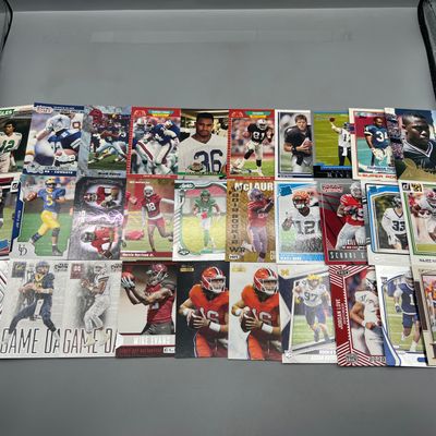 (30) Assorted Football Star Player Rookie Cards - Emmitt Smith, Brett Favre, Mike Evans, Garrett Wilson, Micah Parsons