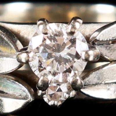14K WHITE GOLD LADIES DOUBLE-BANDED RING W/ DIAS