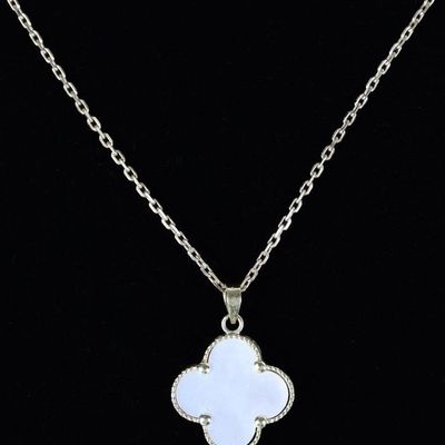 18K YELLOW GOLD MOTHER OF PEARL CLOVER NECKLACE