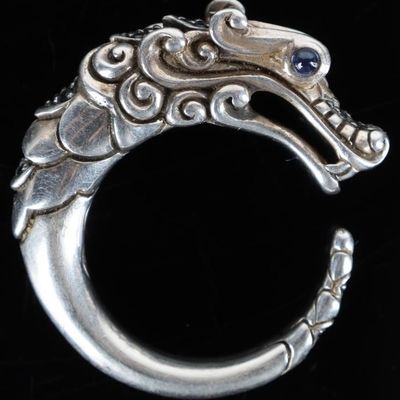 JOHN HARDY NAGA DRAGON SAPPHIRE EYE STERLING RING