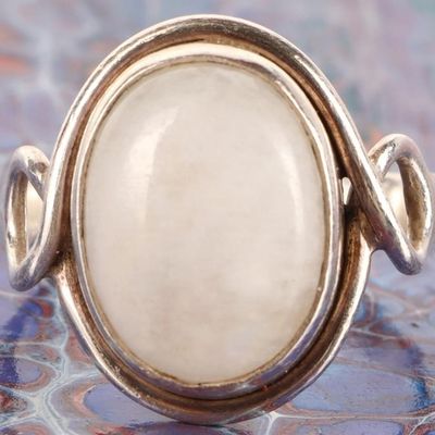 STERLING SILVER CABOCHON MOONSTONE LADIES RING