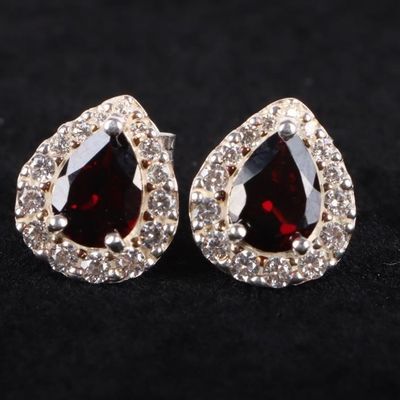 BEAUTIFUL STERLING SILVER GARNET LADIES EARRINGS
