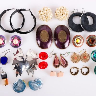 WHIMSICAL LADIES EARRINGS LOT OF 15