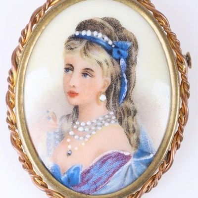 ANTIQUE LIMOGES FRANCE HAND-PAINTED BROOCH