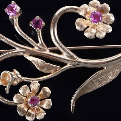 14K YELLOW GOLD FLORAL BROOCH W/ FIVE RUBY GEMS