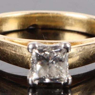 18K YELLOW GOLD .50CT PRINCESS CUT LADIES RING