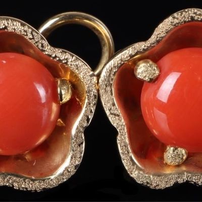 18K YELLOW GOLD LADIES FLOWER EARRINGS W/ JASPER