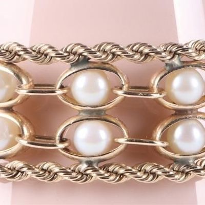 14K YELLOW GOLD LADIES BRACELET W/ 28 ROUND PEARLS
