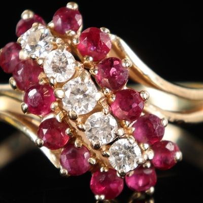 14K YELLOW GOLD LADIES RING W/ DIAMONDS & TOPAZ