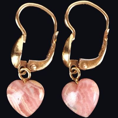 18K YELLOW GOLD PINK LACE AGATE HEART EARRINGS