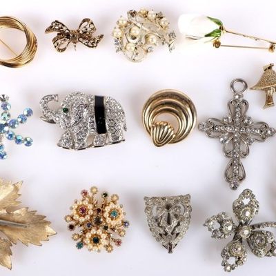 GOLD & SILVER TONED LADIES JEWELRY LOT OF 14