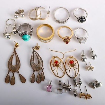 ASSORTED ORNATE GOLD/SILVER TONE JEWELRY LOT