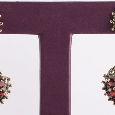 14K YELLOW GOLD LADIES CLIP-ON EARRINGS W/ GARNET