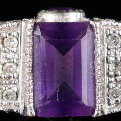10K WHITE GOLD LADIES RING W/ DIAMONDS & AMETHYST
