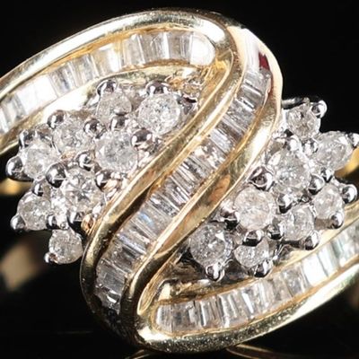 10K YELLOW GOLD DIAMOND LADIES CLUSTER RING