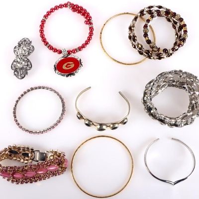 COLORFUL LADIES BRACELETS LOT OF 11