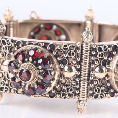 ANTIQUE GARNET 14KT GOLD PANEL BRACELET