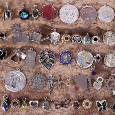 UNIQUE STERLING SILVER PENDANTS AND CHARMS (70)
