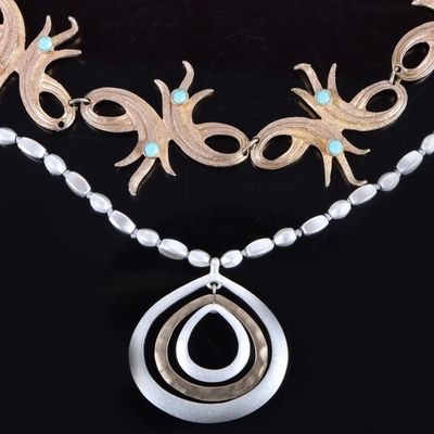 LOT OF TWO LADIES NECKLACES INCL KENNETH COLE