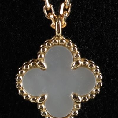 VAN CLEEF & ARP 18K GOLD MOP ALHAMBRA NECKLACE