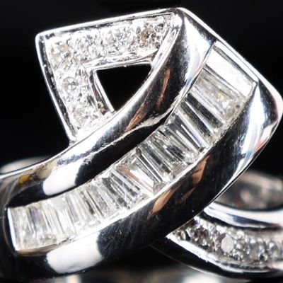 Sale Photo Thumbnail #64: ELEGANT 18K WHITE GOLD LADIES RING W/ DIAMONDS
