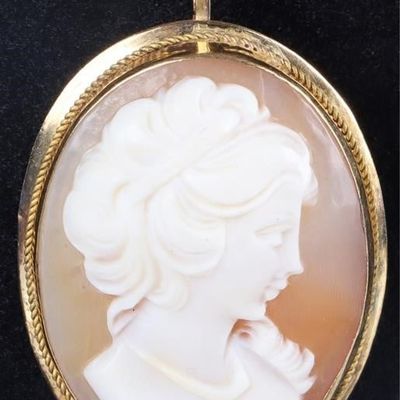 Sale Photo Thumbnail #251: ANTIQUE 18K YELLOW GOLD LADIES CAMEO PEND/BROOCH