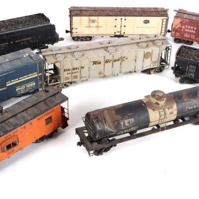 Sale Photo Thumbnail #425: VINTAGE O GAUGE MODEL TRAIN BOXCARS TANK COAL (8)