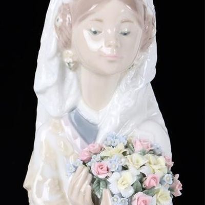 Sale Photo Thumbnail #50: LLADRO #5669 VALENCIAN GIRL BUST W/ FINE FLOWERS
