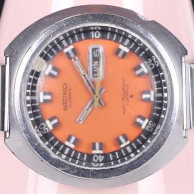 Sale Photo Thumbnail #35: VINTAGE SEIKO 17 JEWELS AUTOMATIC WATCDH 6106-7107