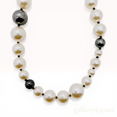 Chanel 2006 Autumn Collection Graduated Faux Pearl Necklace