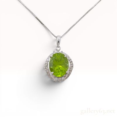 18K White Gold Peridot and Diamond Halo Pendant Necklace w/Box