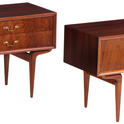 PAIR OF FLAME MAHOGANY NIGHT STANDS IN THE MANNER OF ICO PARISI C 1950.