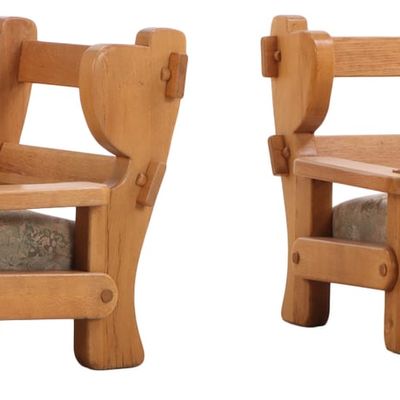 PAIR OF HEAVY OAK BRUTALIST STYLE LOUNGE CHAIRS WITH LOOSE CUSHION UPHOLSTERY C 1960.