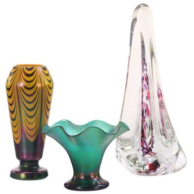 A COLLECTION OF THREE GLASS OBJECTS INCLUDING TWO LOETZ VASES AND ONE KARG ART SCULPTURE.