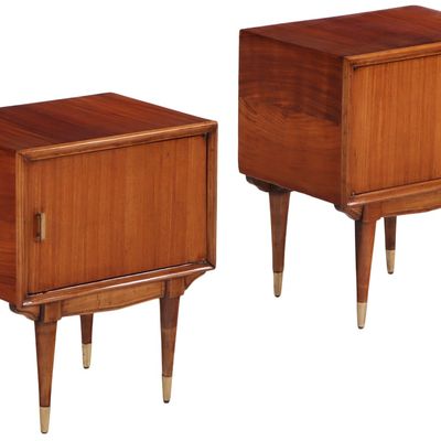 PAIR OF FIGURED WALNUT AND MAHOGANY SINGLE DOOR NIGHT STANDS C 1950.